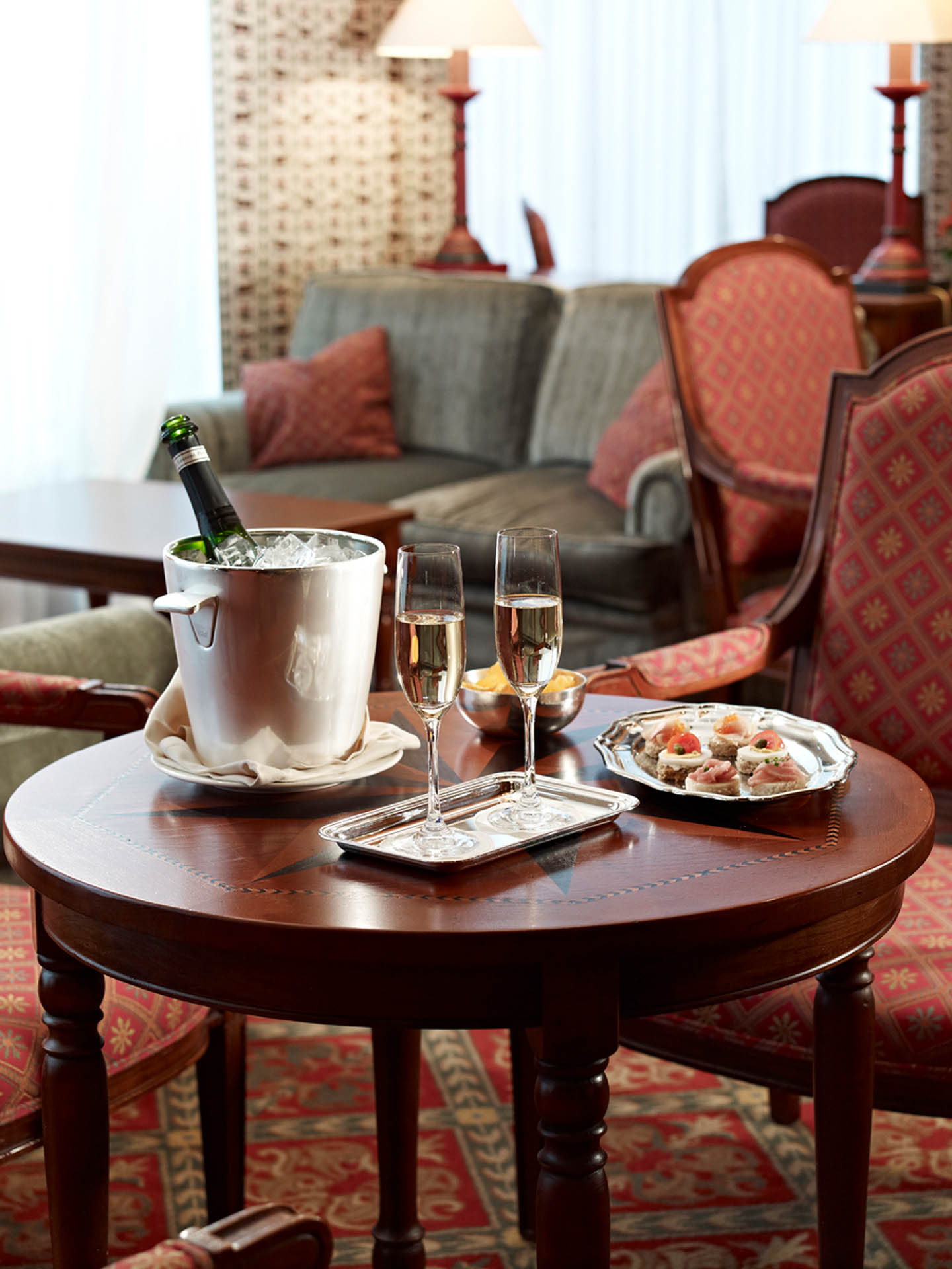 10 Crystal Piano Bar Crystal Hotel Stmoritz