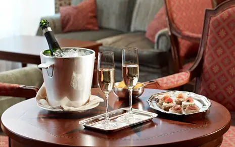 10 Crystal Piano Bar Crystal Hotel Stmoritz